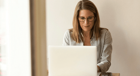 Scholarships for High School Seniors: 7 Fantastic Tips From a Mom Who Knows