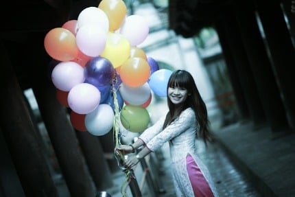 student-w/ college balloons