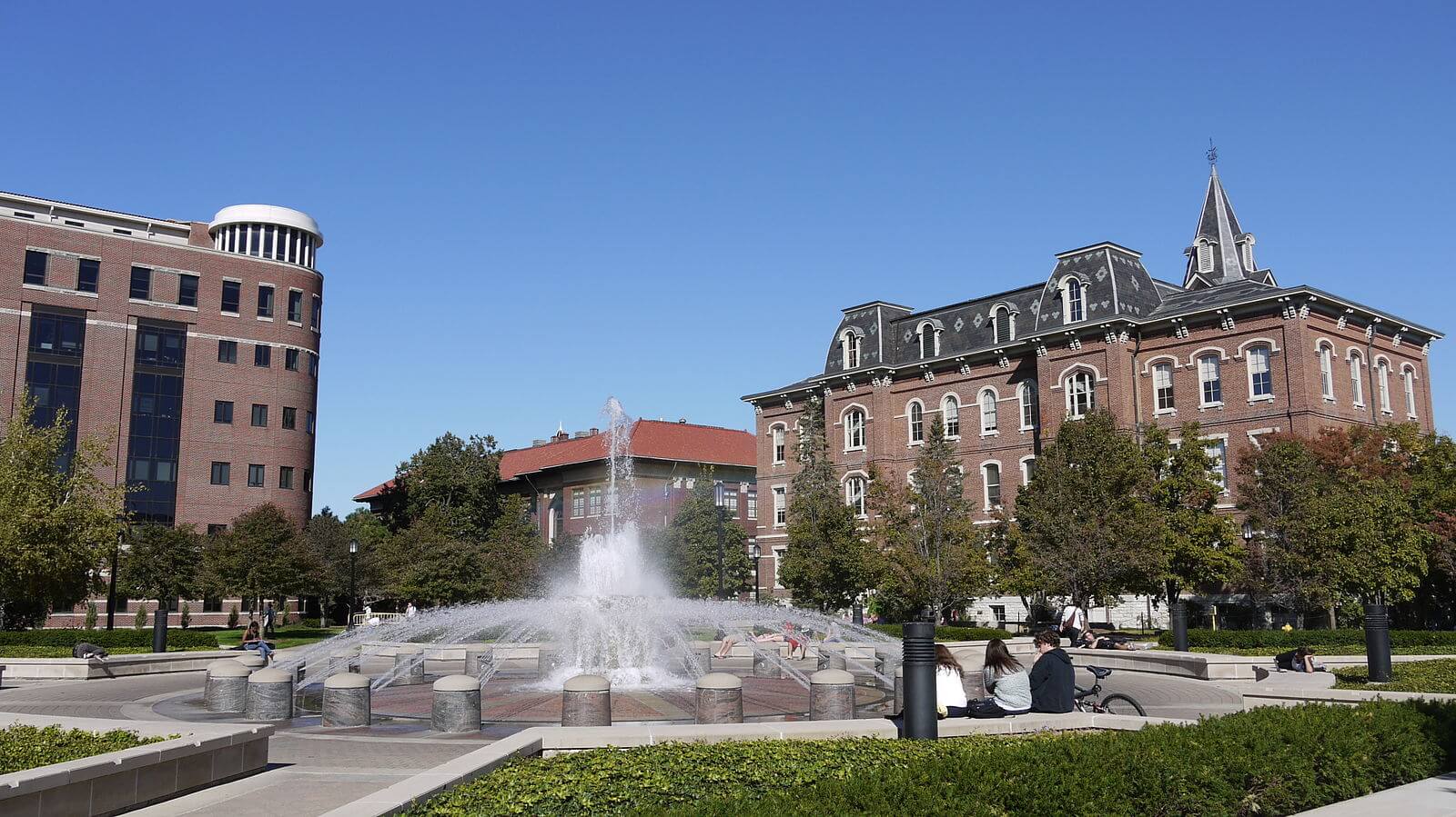 1600px-Purdue_University_Liberal_Arts_fountain
