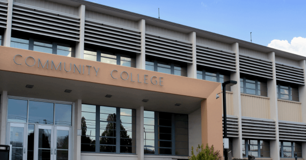 The Pros and Cons of Attending a Community College Before a University