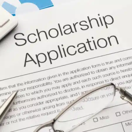 Finding Scholarships for High School Juniors